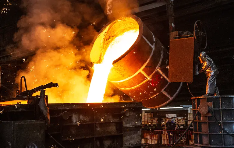 GERMANY-KREFELD-JULY-17-Hendrik-Wuest-CDU-Minister-President-of-NRW-visiting-the-Siempelkamp-foundry-on-July-17-2026-in-Krefeld-Germany-Steel-casting-at-the-foundry