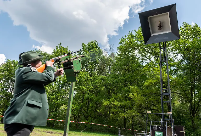 Vogelschiessen-beim-Schuetzenverein-Ellinghorst-in-Gladbeck-NUR-FUeR-REDAKTIONELLE-ZWECKE-EDITORIAL-USE-ONLY-Vogelschiessen-beim-Schuetzenverein-Ellinghorst-am-Samstag-13-Mai-2023-in-Gladbeck