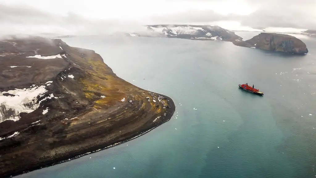 Russia-North-Pole-Icebreaker-Expedition-9221740-10-08-2026-A-view-shows-the-50-Years-of-Victory-nuclear-icebreaker-during-the-Icebreaker-of-Knowledge-scientific-and-educational-expedition-to-the-North-Pole-in-Tikhaya-Silent-Bay-the-Franz-Josef-Land-archipelago-Arctic
