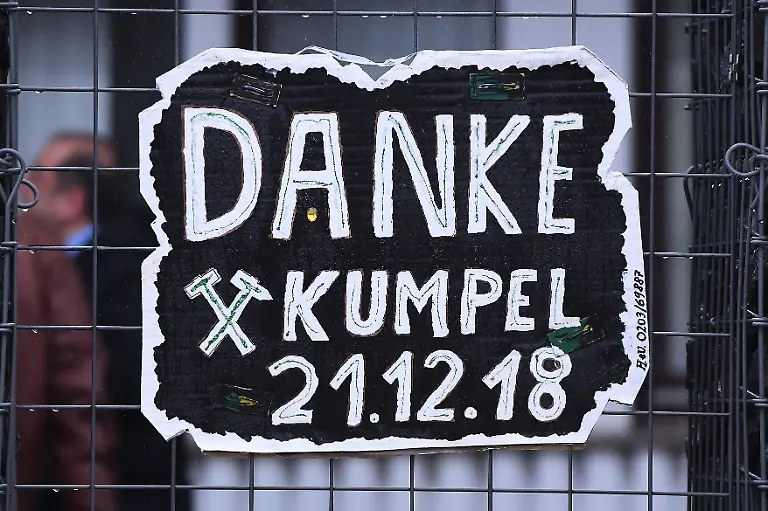 21-12-2018-Nordrhein-Westfalen-Bottrop-Abschied-der-Steinkohle-am-21-12-2018-im-Bergwerk-Prosper-Haniel-in-Bottrop-Das-Bergwerk-Prosper-Haniel-in-Bottrop-wurde-am-21-Dezember-2018-geschlossen-Damit-wurde-die-Steinkohlefoerderung-in-Deutschland-eingestellt