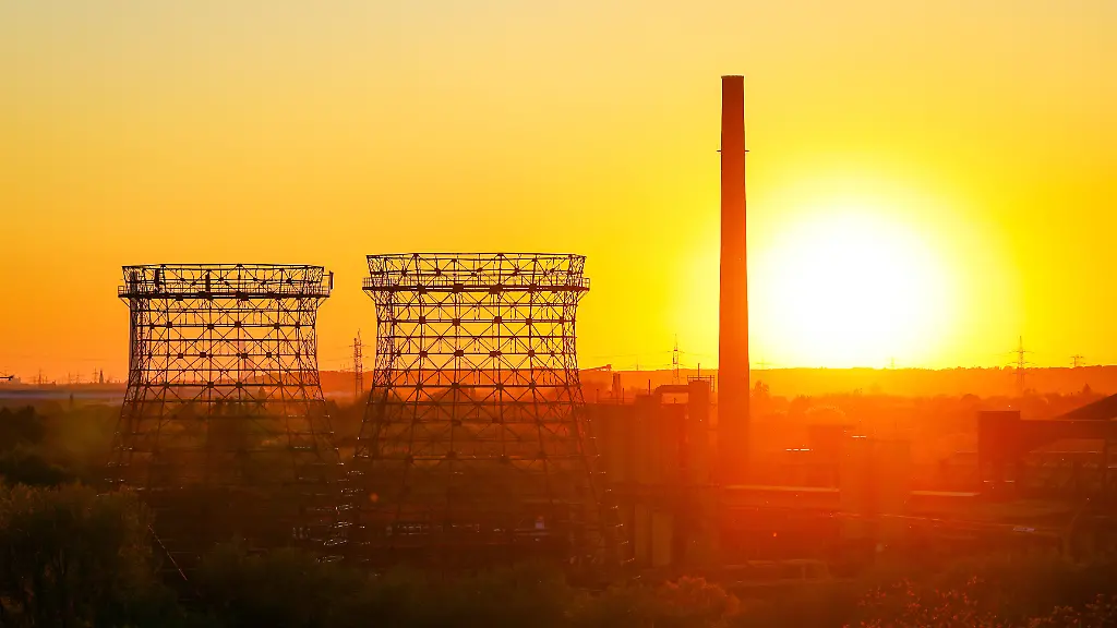 Essen-Ruhrgebiet-Nordrhein-Westfalen-Deutschland-Kokerei-Zollverein-UNESCO-Welterbe-Zeche-Zollverein-Sonnenuntergang