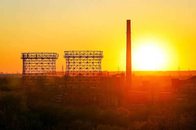 Essen-Ruhrgebiet-Nordrhein-Westfalen-Deutschland-Kokerei-Zollverein-UNESCO-Welterbe-Zeche-Zollverein-Sonnenuntergang