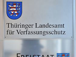 Bild: Gemeinsamkeiten mit NSDAP?: Thüringens Verfassungsschutzchef: AfD-Verbotsverfahren möglich