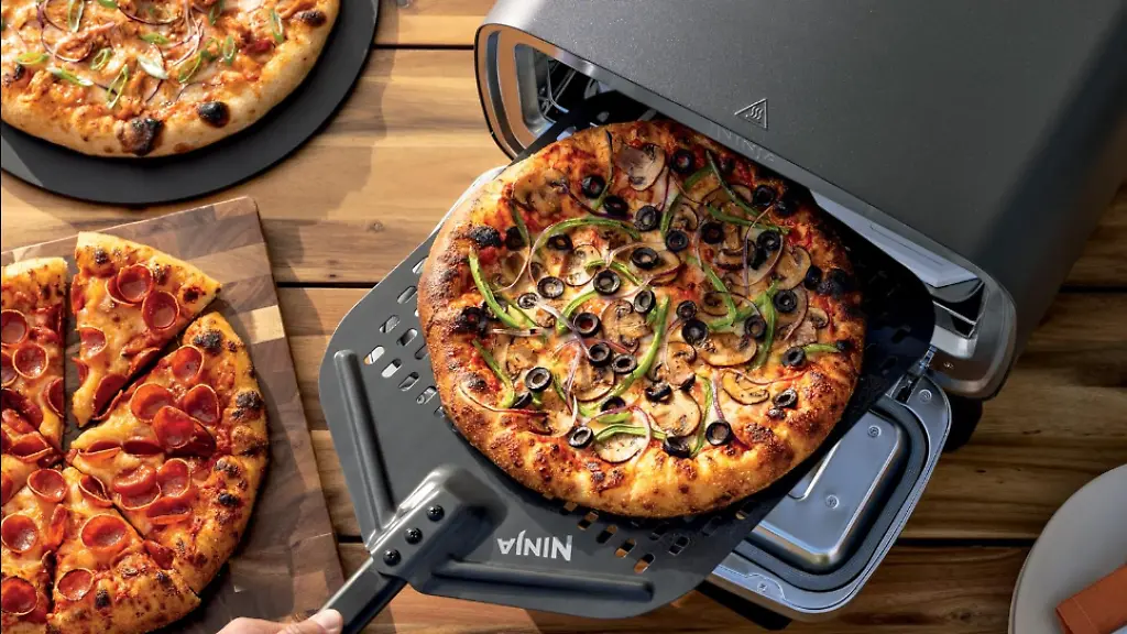 Der-Outdoor-Pizzaofen-Ninja-Artisan-faellt-als-professionell-aufbereitetes-Geraet-auf-einen-neuen-Bestpreis