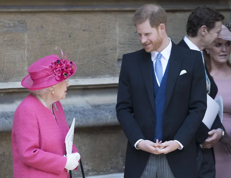 18-05-2019-Windsor-United-Kingdom-Queen-Elizabeth-II-and-Prince-Harry-Duke-of-Sussex-leaving-the-Lady-Gabriella-Windsor-wedding-at-St-George-s-Chapel-Windsor-United-Kingdom