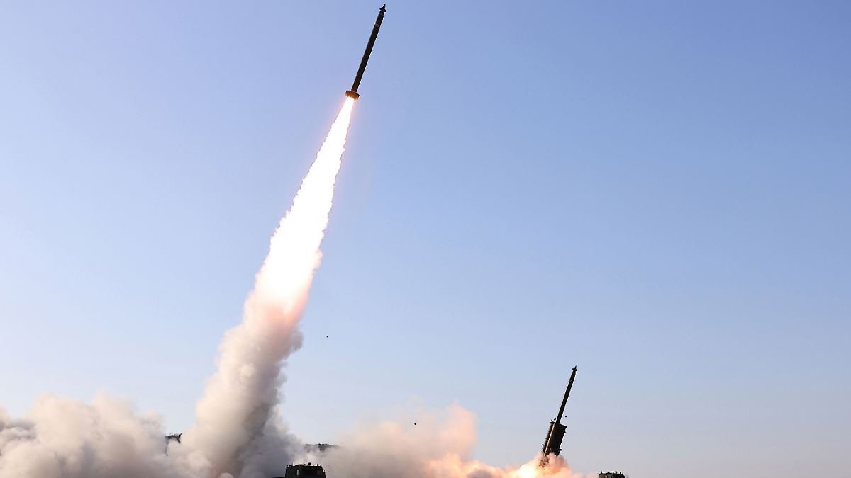 Trotz verkürzter Übung: Nordkorea feuert zehn ballistische Raketen ab