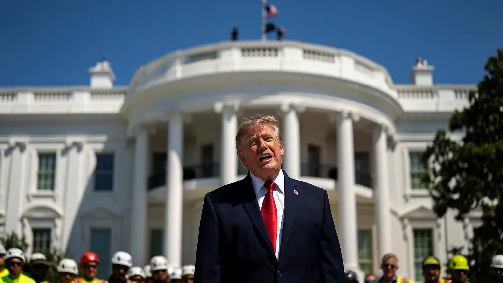 WASHINGTON-DC-AUGUST-19-US-President-Donald-Trump-speaks-to-members-of-the-media-while-touring-the-White-House-helipad-construction-on-the-South-Lawn-of-the-White-House-in-Washington-DC-US-on-Wednesday-Aug-19-2026