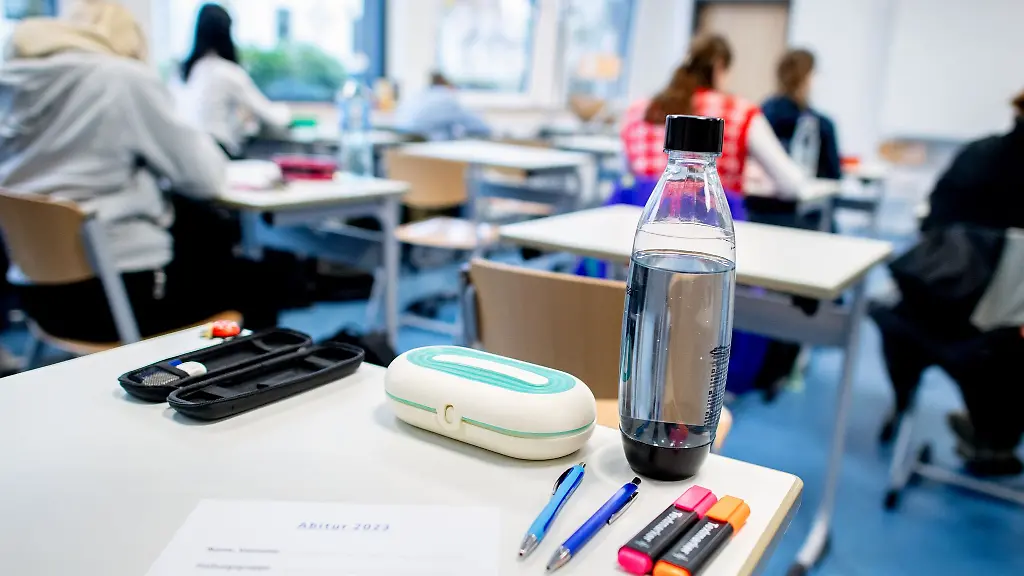 Schriftliche-Abiturpruefungen-wird-es-in-Niedersachsen-bald-seltener-geben-als-bisher