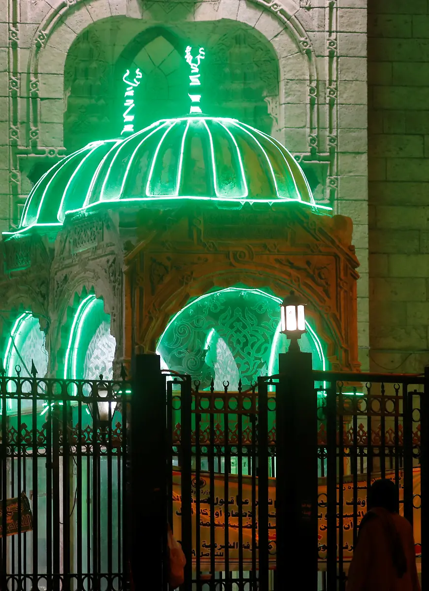 2020-05-19T234503Z-155500373-RC2ZRG973LRK-RTRMADP-3-HEALTH-CORONAVIRUS-RAMADAN-EGYPT