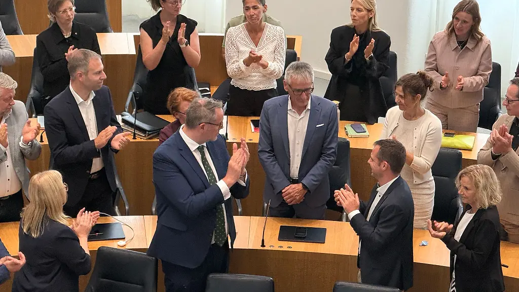 Mit-langem-Applaus-wird-Hendrik-Hering-verabschiedet
