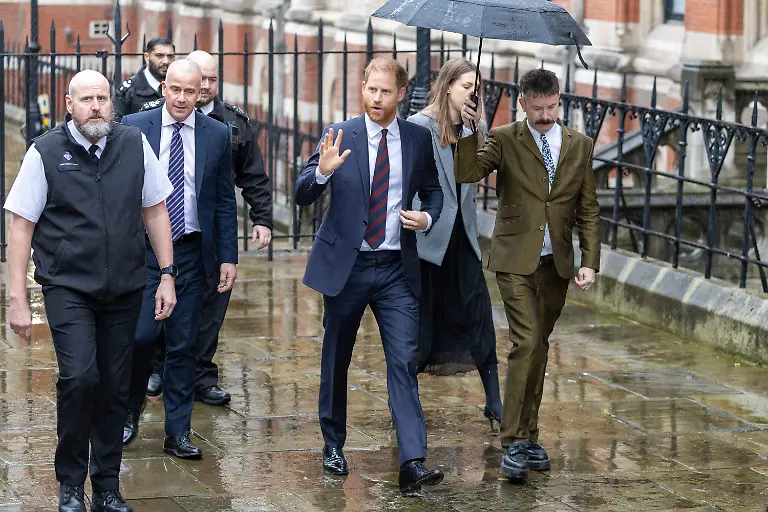 January-21-2026-London-England-United-Kingdom-Prince-HARRY-the-Duke-of-Sussex-arrives-at-the-Royal-Courts-Of-Justice-central-London-ahead-of-giving-evidence-at-the-trial-over-allegations-of-unlawful-information-gathering-brought-against-Associated-Newspapers-Limited-ANL-by-seven-people-the-Duke-of-Sussex-Baroness-Doreen-Lawrence-Sir-Elton-John-David-Furnish-Liz-Hurley-Sadie-Frost-and-Sir-Simon-Hughes