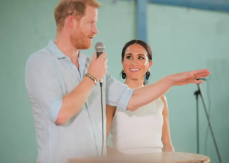 August-17-2024-Bogota-Cundinamarca-Colombia-EDITOR-NOTE-HANDOUT-MANDATORY-CREDIT-PRINCE-HARRY-Duke-of-Sussex-speaking-and-MEGHAN-Duchess-of-Sussex-during-their-official-visit-to-San-Bacilio-de-Palenque-Colombia-August-17-2024