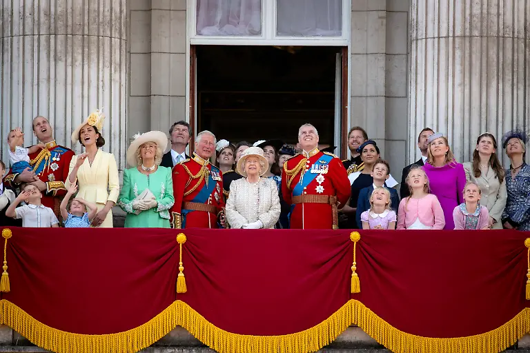 Queen-Elizabeth-II-death-File-photo-dated-08-06-2019-of-Queen-Elizabeth-II-joined-by-members-of-the-royal-family-including-the-Duke-and-Duchess-of-Cambridge-with-their-children-Prince-Louis-Prince-George-Princess-Charlotte-Duchess-of-Cornwall-Prince-of-Wales-Princess-Royal-Duke-of-York-Duke-and-Duchess-of-Sussex-Peter-and-Autumn-Phillips-and-their-children-Savannah-and-Isla-on-the-balcony-of-Buckingham-Place-to-watch-the-flypast-after-the-Trooping-the-Colour-ceremony-which-celebrates-her-official-birthday-The-Queen-died-peacefully-at-Balmoral-this-afternoon-Buckingham-Palace-has-announced-Issue-date-Thursday-September-8-2022-See-PA-story-DEATH-Queen