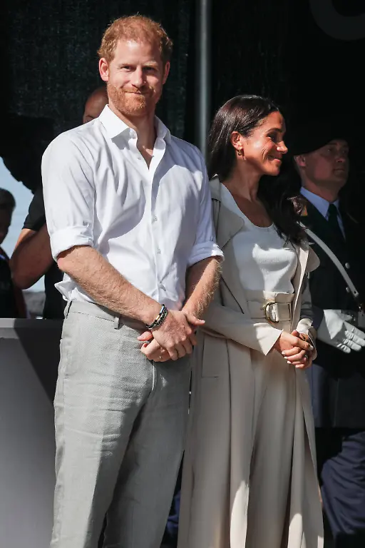 Harry-and-Meghan-at-the-swimming-medals-ceremony-Invictus-Games-Day-7-Duesseldorf-Germany-Duesseldorf-Germany-16th-Sep-2023-Meghan-the-Duchess-of-Sussex-and-Prince-Harry-the-Duke-of-Sussex-attend-the-swimming-medals-ceremony-on-stage-in-the-Invictus-Village-and-hand-out-medals-to-several-of-the-winners-Day-6-of-the-Invictus-Games-Duesseldorf-in-and-around-the-Merkur-Spiel-Arena-21-nations-participate-in-the-games-this-year