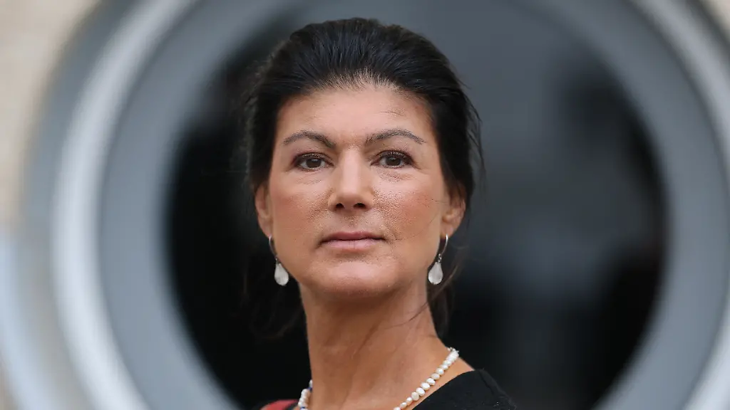 Parteigruenderin-Sahra-Wagenknecht-BSW-besucht-im-Rahmen-der-Wahlkampftour-des-BSW-Aschersleben