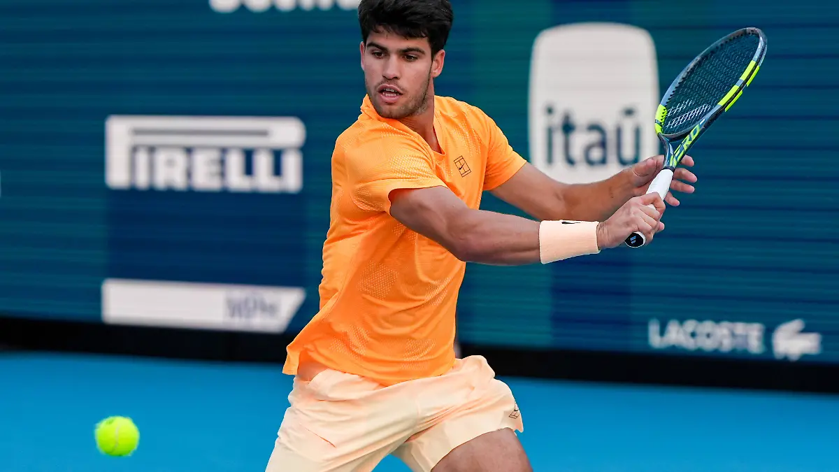 March-22-2026-Miami-Gardens-Florida-USA-Carlos-Alcaraz-ESP-returns-a-shot-from-Sebastian-Korda-not-pictured-during-the-men-s-third-round-singles-match-at-the-2026-Miami-Open-presented-by-Itau-at-Hard-Rock-Stadium