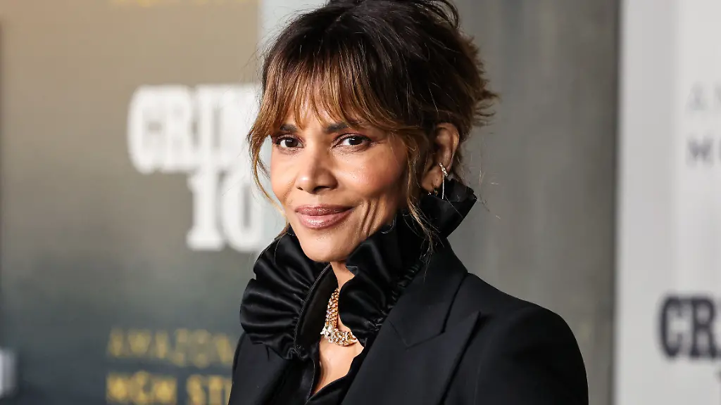 LOS-ANGELES-CALIFORNIA-USA-FEBRUARY-10-Halle-Berry-wearing-Gucci-and-Cartier-arrives-at-the-World-Premiere-Of-Amazon-MGM-Studios-Crime-101-held-at-The-United-Theater-on-Broadway-at-STILE-Downtown-Los-Angeles-by-Kasa-on-February-10-2026-in-Los-Angeles-California-United-States-Photo-by-Xavier-Collin-Image-Press-Agency-ABACAPRESS
