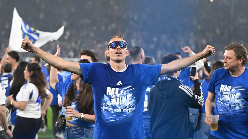 Fuer-Timo-Becker-war-der-Schalker-Aufstieg-etwas-ganz-Besonderes
