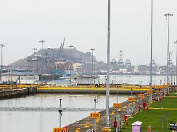 Folgen des Regenmangels: Tägliche Schiffspassagen durch den Panamakanal werden reduziert