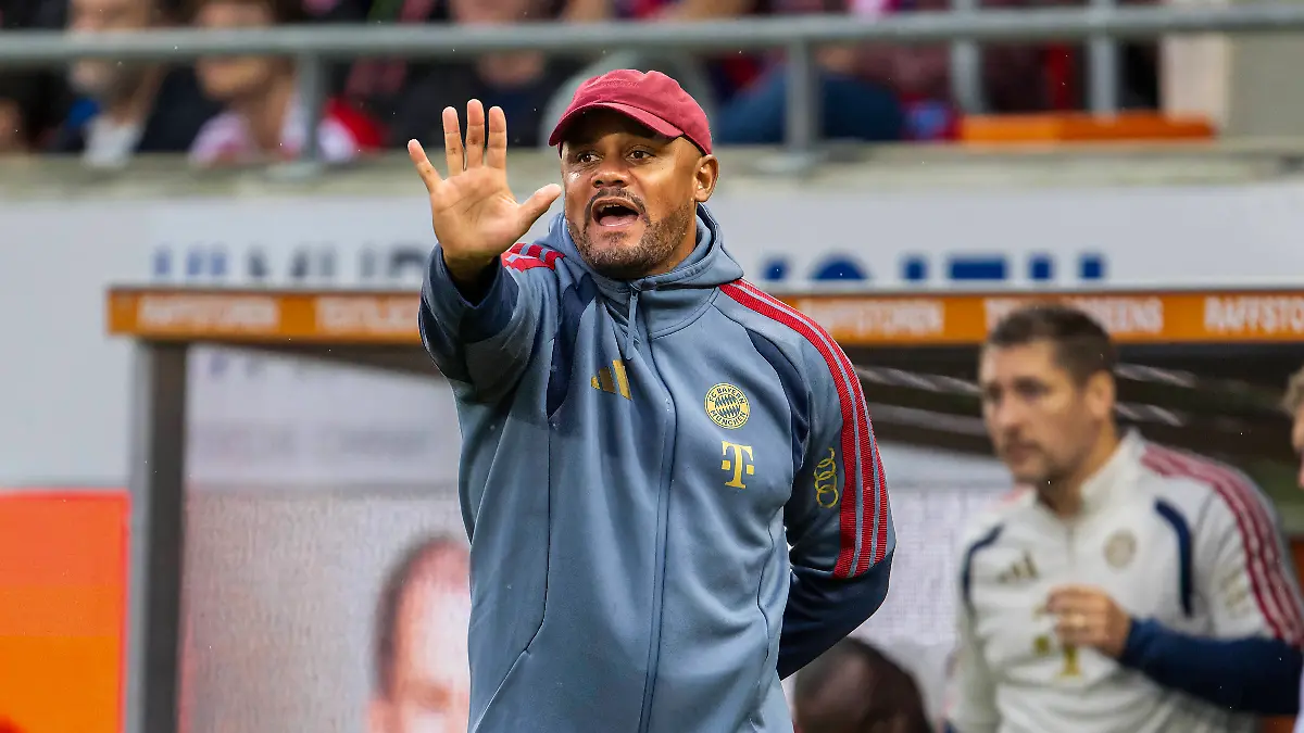 18-08-2026-Fussball-Bundesliga-2026-2027-Testspiel-1-FC-Heidenheim-FC-Bayern-Muenchen-in-der-Voith-Arena-Heidenheim-Trainer-Vincent-Kompany-FC-Bayern-Muenchen-gibt-Anweisungen-August-18-2026-20262027-Bundesliga-season-Friendly-Match-1-FC-Heidenheim-vs