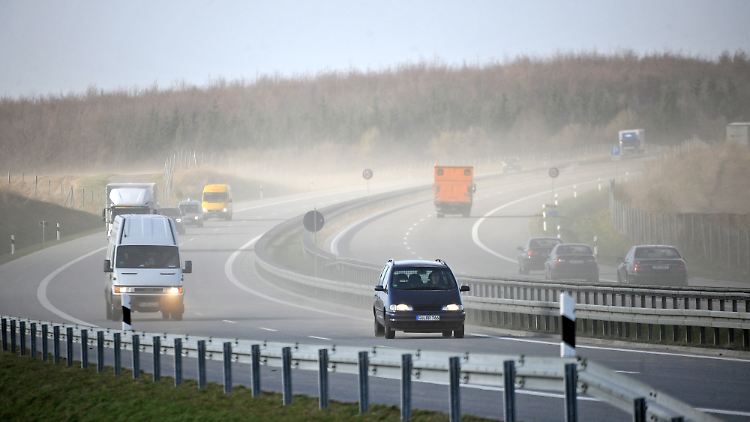 Unfallstelle: Aufgewirbelter Sand auf der A19 bei Kavelstorf.
