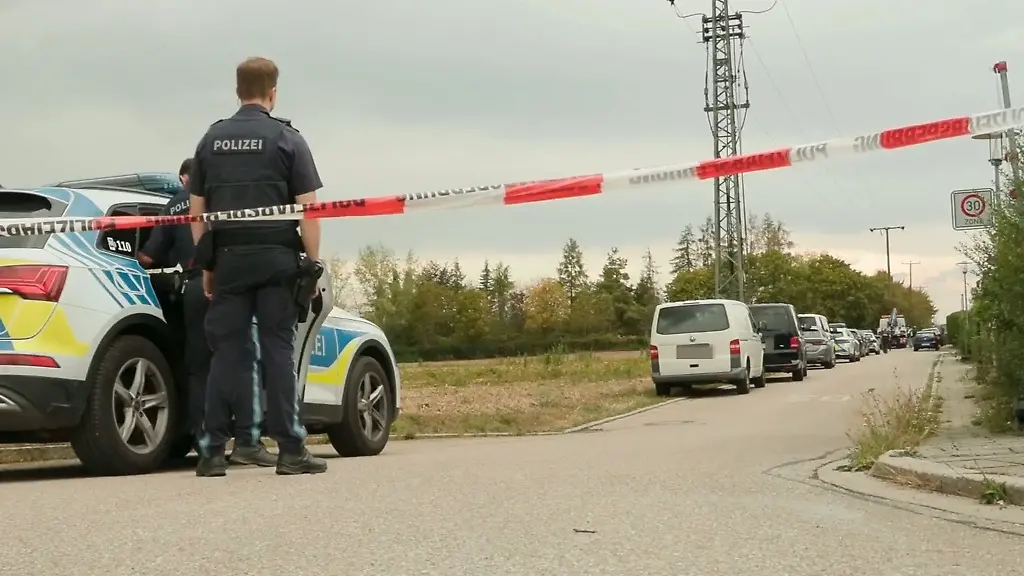 Ein-Autofahrer-hat-einen-Polizisten-angefahren