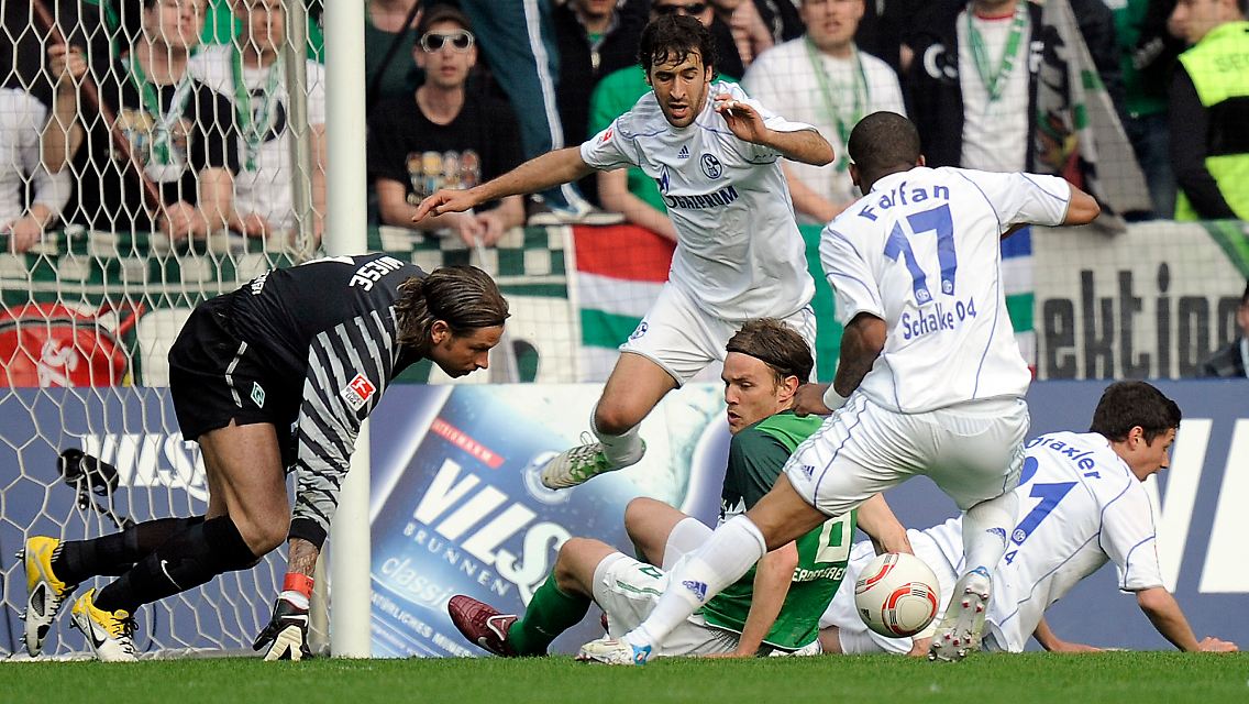 Die Torhüter beider Teams waren in Bremen mit zunehmender Spieldauer gut beschäftigt.