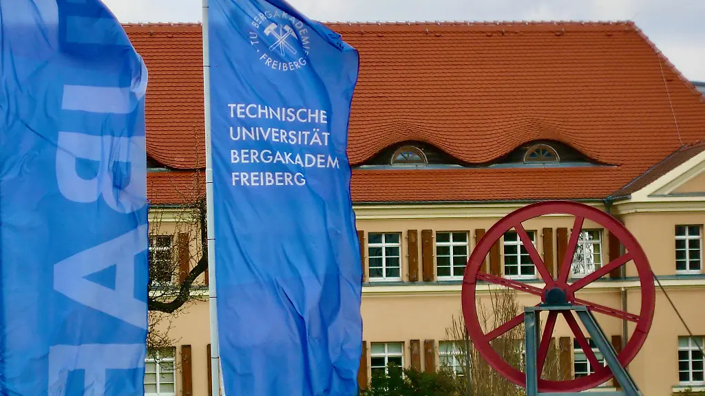 Forscher-der-Bergakademie-Freiberg-setzen-mit-Partnern-aus-Wirtschaft-und-Wissenschaft-ein-neues-Verfahren-zur-Erkundung-von-Lagerstaetten-aus-der-Luft-erstmals-im-Erzgebirge-ein