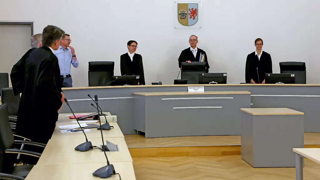 Von-den-Angeklagten-duerfen-keine-Fotos-gemacht-werden