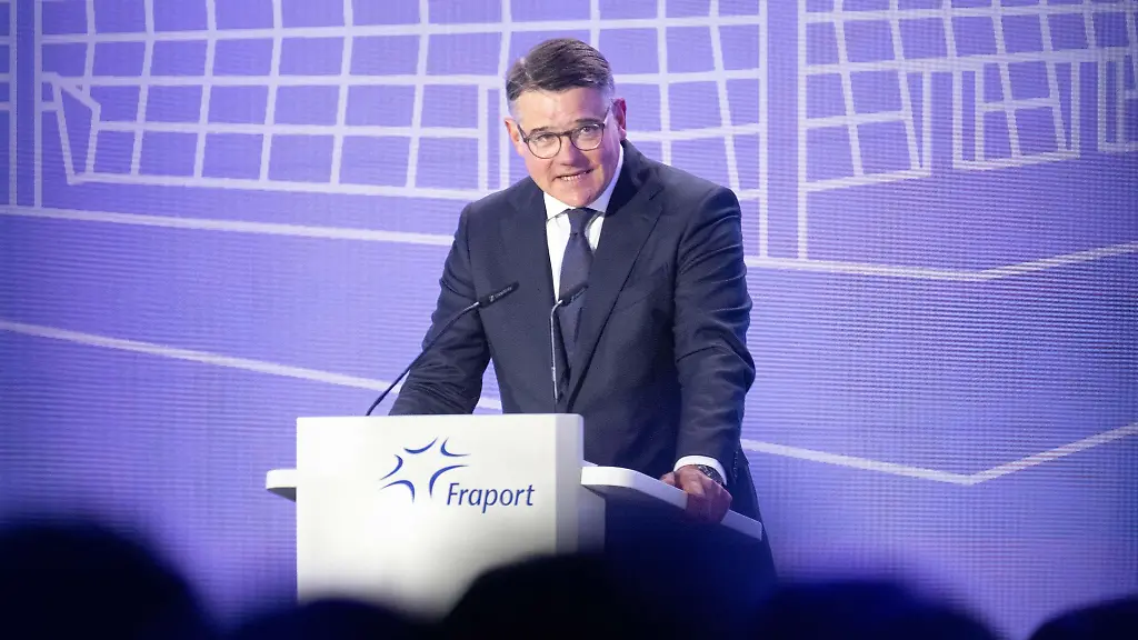 Hessens-Ministerpraesident-Boris-Rhein-CDU-ist-vor-mehreren-Tagen-fuer-bilaterale-Gespraechen-von-Frankfurt-nach-Indien-geflogen