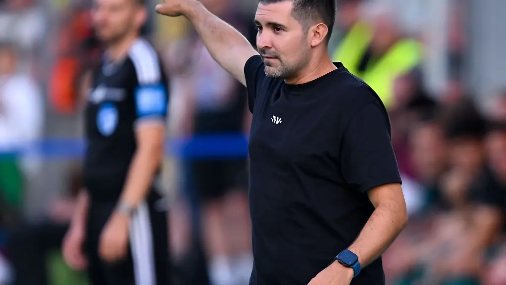 1860-Trainer-Alper-Kayabunar-freut-sich-wie-die-Fans-auf-das-Pokalspiel