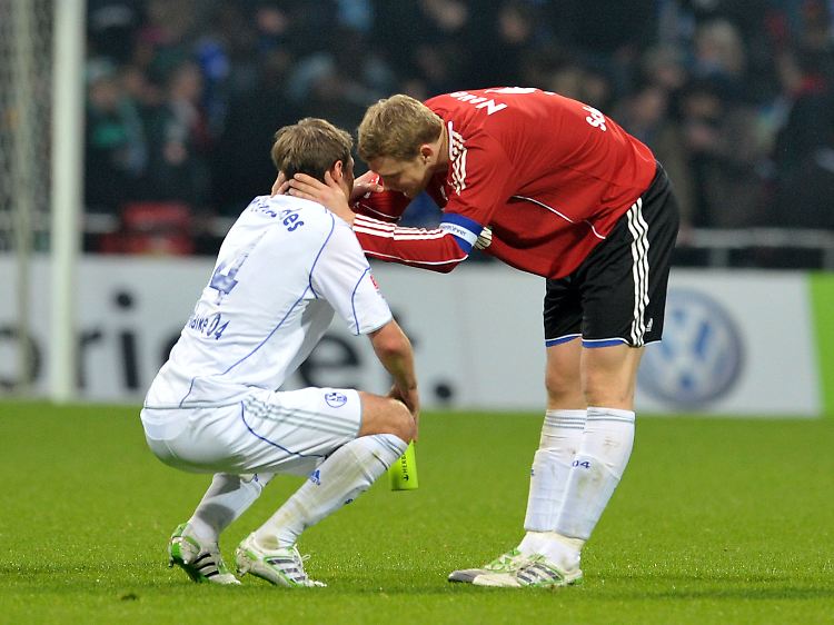 Benedikt Höwedes (l.) und Manuel Neuer: zwei Ur-Schalker, von denen nur noch einer auf Schalke spielt.