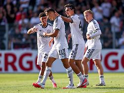 KSC dreht Pokalpartie spät: Historisch: Eintracht Frankfurt schießt zehn Tore vor der Pause