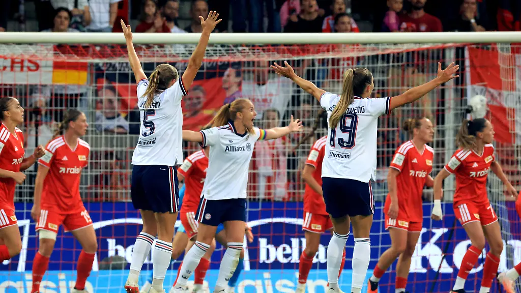 FC-Bayern-Munich-Spielerkreis-Viggosdottir-Glodis-Perla-FC-FC-Bayern-Munich-4-1