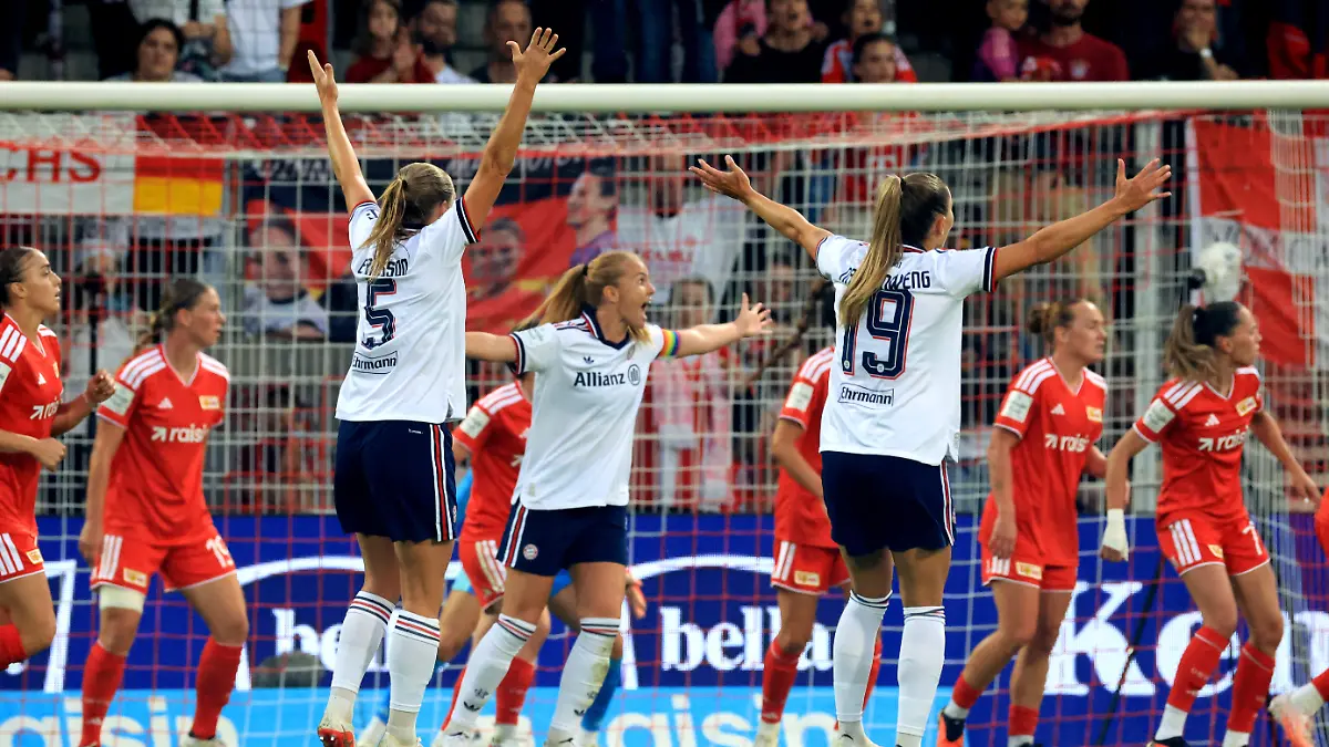 FC-Bayern-Munich-Spielerkreis-Viggosdottir-Glodis-Perla-FC-FC-Bayern-Munich-4-1