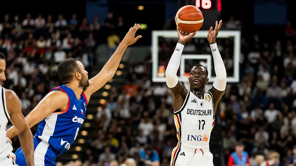 HAMBURG-GERMANY-AUGUST-21-Dennis-Schroeder-Schroeder-Schroder-Germany-17-shooting-the-ball-during-a-Turkish-Airlines-Basketball-Supercup-match-between-Germany-vs-Czechia-at-Barclays-Arena-on-August-21-2026-in-Hamburg-Germany