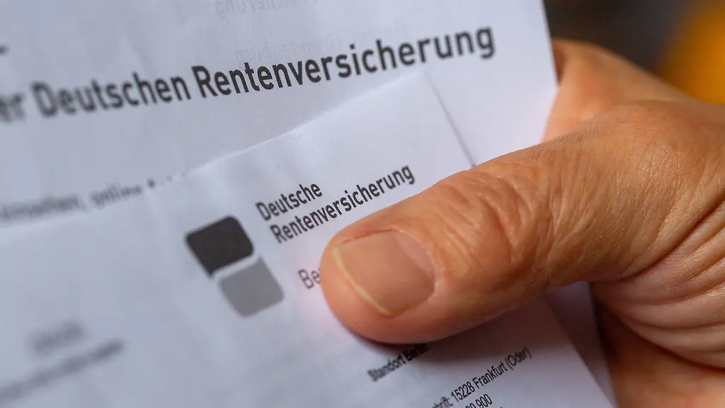 Im-vergangenen-Jahr-bezogen-fast-349-000-Thueringer-eine-Rentenzahlung-unterhalb-der-sogenannten-Armutsgefaehrdungsgrenze-Archivbild