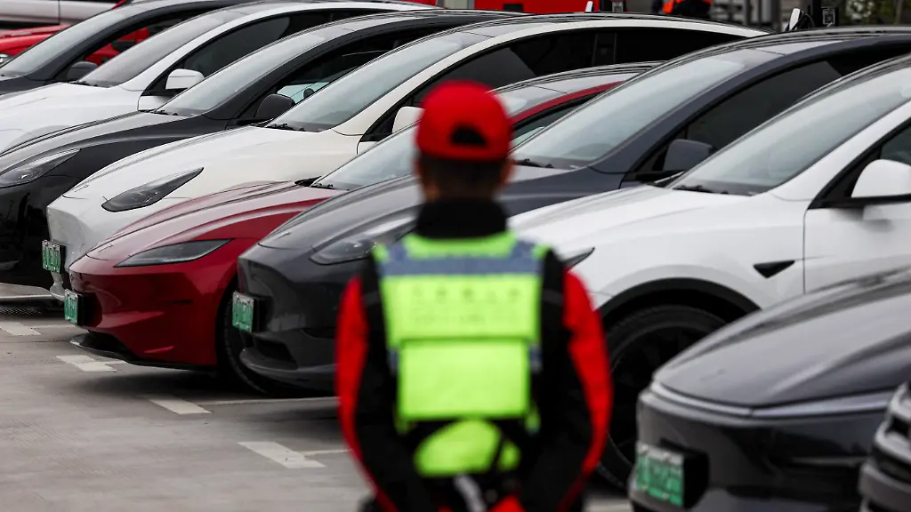 Tesla-cars-are-parked-as-a-security-guard-stands-outside-a-building-at-the-Tesla-Gigafactory-during-a-government-organised-media-trip-in-Shanghai-China-April-14-2026