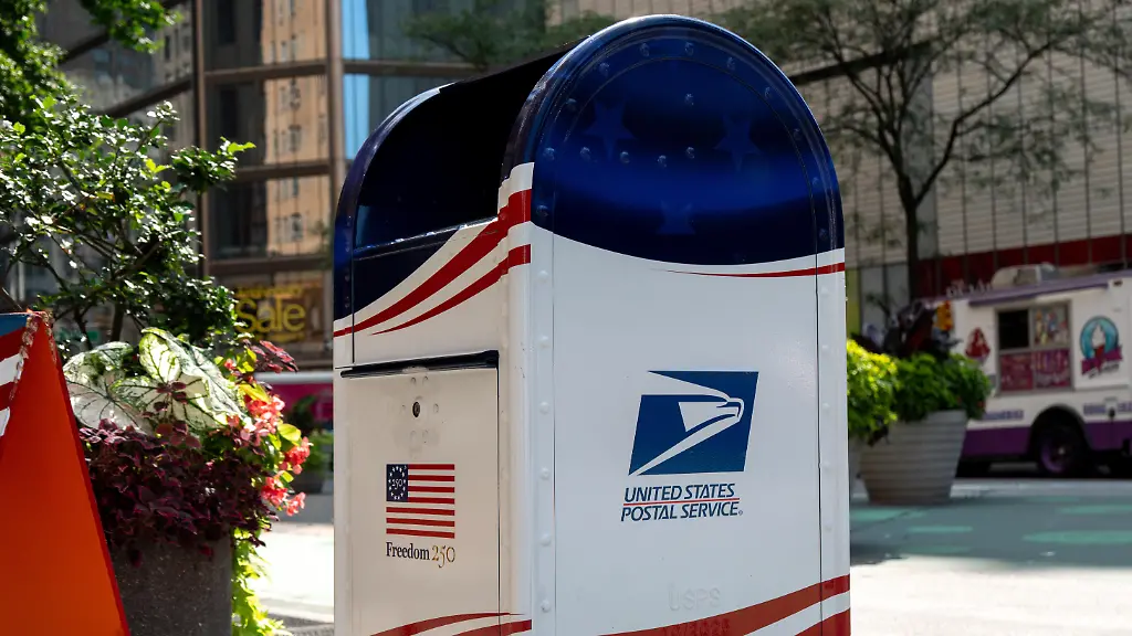 A-United-States-Postal-Service-mail-collection-box-is-seen-on-a-street-in-New-York-City-United-States-on-August-7-2026-The-mailbox-is-used-by-the-U-S-Postal-Service-for-collecting-outgoing-mail-from-the-public