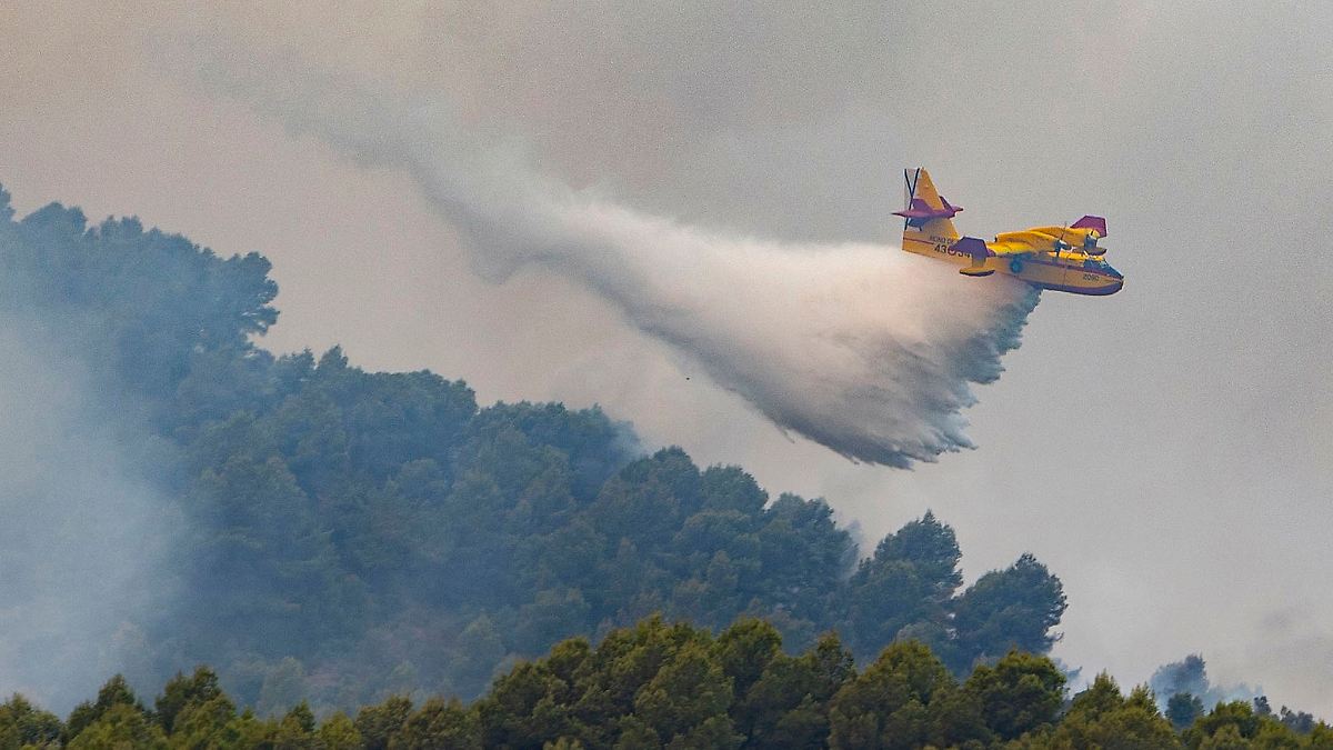 Waldbrand und Überschwemmungen: Spaniens Feuerwehr kämpft mit zwei ...