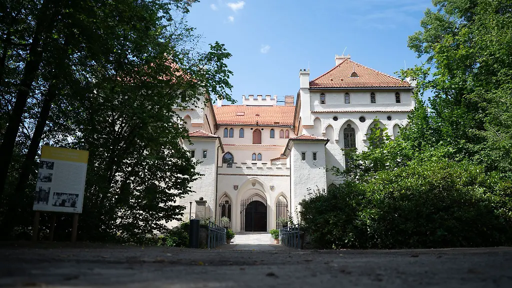 Seit-Maerz-2024-wird-das-Schloss-Seifersdorf-umfassend-saniert