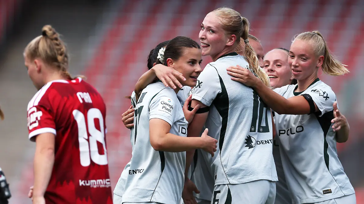 Wolfsburg-Torjubel-2-7-1-FC-Nuernberg-Wolfsburg-Google-Pixel-Frauen-Bundesliga-Fussball-in-dem-Max-Morlock-Stadion-in-Nuernberg-Bayern-Deutschland-August-22-2026