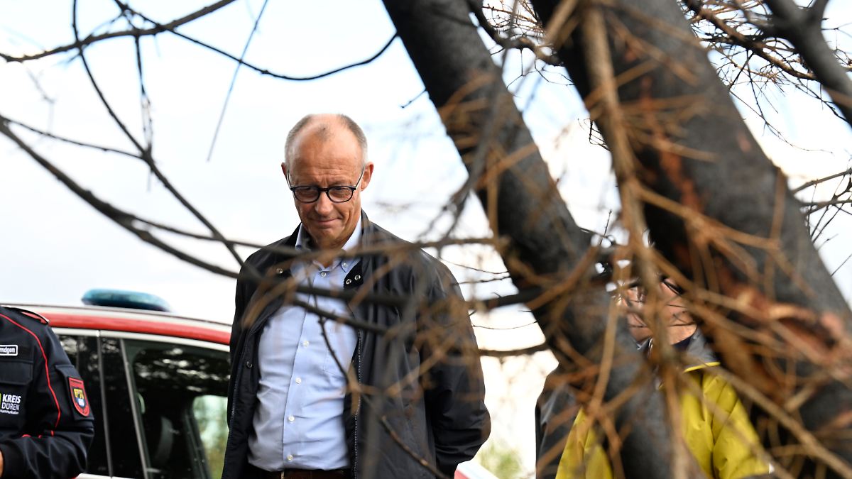 Besuch in Hürtgenwald: Merz entgegnet Buhrufen: Lasse mich davon nicht beeindrucken