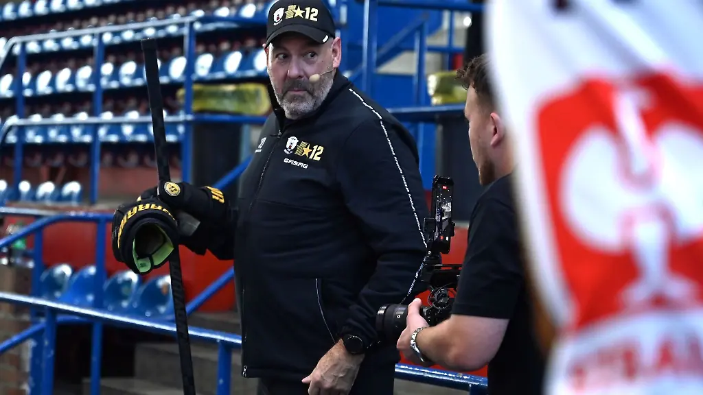Eric-Dubois-ist-der-neue-Trainer-der-Eisbaeren