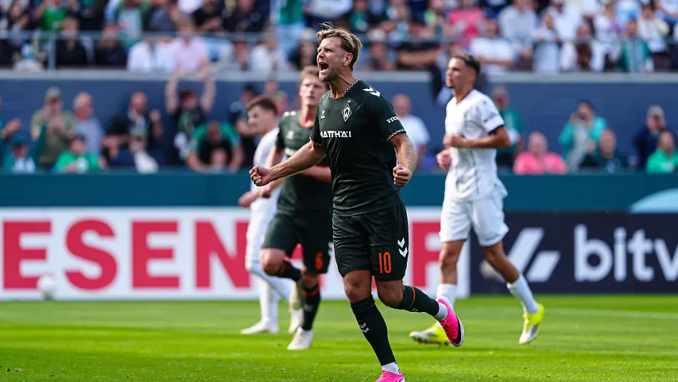 Torjubel-nach-Tor-zum-0-2-per-Elfmeter-Strafstoss-Niclas-Fuellkrug-SV-Werder-Bremen-10-GER-Lueneburger-SK-Hansa-vs-SV-Werder-Bremen-Fussball-DFB-Pokal-1-Runde-Saison-2026-2027-22-08-2026-GER-Lueneburger-SK-Hansa-vs-SV-Werder-Bremen-Fussball-DFB-Pokal-1-Runde-Saison-2026-2027-22-08-2026-Hamburg-Goal-celebration-after-Niclas-Fuellkrug-scored-the-02-goal-on-a-penalty-kick-for-SV-Werder-Bremen-August-10-2026-Lueneburger-SK-Hansa-vs-SV-Werder-Bremen-soccer-DFB-Cup-1st-round-20262027-season-August-22-2026-Germany-Lueneburger-SK-Hansa-vs