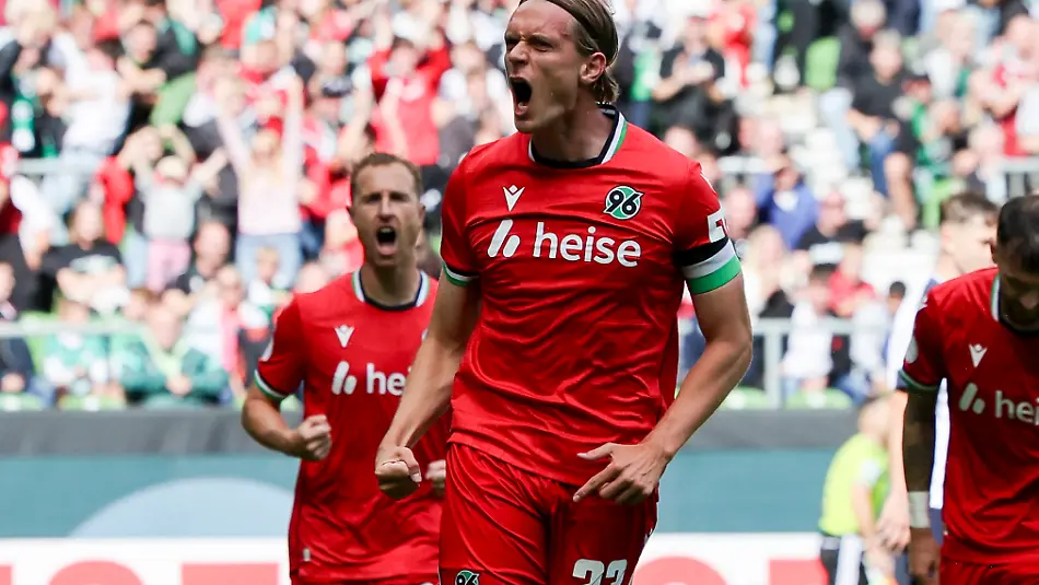 Stefan-Teitur-Thordarson-Hannover-96-bejubelt-seinen-Treffer-zum-0-1-waehrend-des-Spiels-des-DFB-Pokals-zwischen-SV-Hemelingen-und-Hannover-96-Weserstadion-am-22-August-2026-in-Bremen-Deutschland-Foto-von-Marco-Steinbrenner-DeFodi-Images-Stefan-Teitur-Thordarson-Hannover-96-celebrates-after-scoring-his-teams-first-goal-during-the-DFB-Pokal-match-between-SV-Hemelingen-and-Hannover-96t-at-Weserstadion-on-August-22-2026-in-Bremen-Germany-Photo-by-Marco-Steinbrenner-DeFodi-Images-Photo-by-Marco-Steinbrenner-DeFodi-Images-Stefan-Teitur-Thordarson-of-Hannover-96-celebrates-his-goal-making-the-score-01-during-the-DFB-Cup-match-between-SV-Hemelingen-and-Hannover-96-at-Weserstadion-on-August-22-2026-in-Bremen-Germany-Photo-by-Marco-Steinbrenner-DeFodi-Images-Stefan-Teitur-Thordarson-of-Hannover-96-celebrates-after-scoring-his-teams-first-goal-during-the-DFB-Cup-match-between-SV-Hemelingen-and-Hannover-96-at-Weserstadion-on-August-22-2026-in-Bremen-Germany-Photo-by-Marco-Steinbrenner-DeFodi-Images-Photo-by-Marco-Steinbrenner-DeFodi-Images