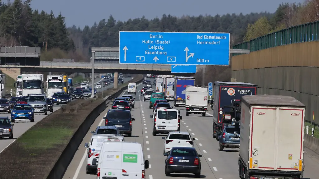 Behinderungen-durch-Bauarbeiten-am-Hermsdorfer-Kreuz