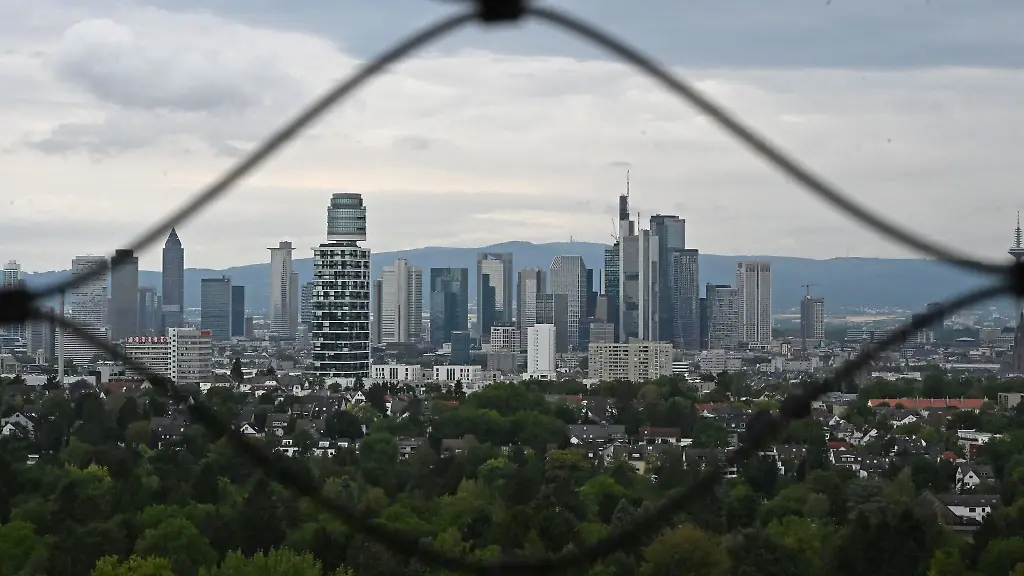 Ab-Dienstag-zeigt-sich-der-Himmel-vermehrt-bewoelkt