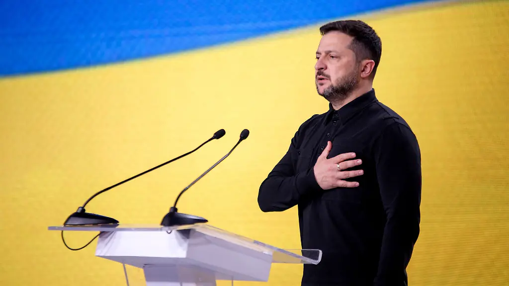 President-of-Ukraine-Volodymyr-Zelenskyy-presses-his-right-hand-to-his-heart-during-the-national-anthem-ceremony-at-the-start-of-the-Ninth-International-Veterans-Forum-Kyiv-Ukraine-August-22-2026-Hundreds-of-veterans-representatives-of-the-Ukrainian-government-foreign-partners-and-distinguished-guests-took-part-in-the-large-scale-annual-event-which-serves-as-Ukraine-s-principal-platform-for-dialogue-on-the-development-and-implementation-of-state-veterans-policy