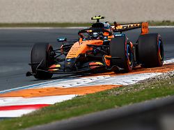 Verstappen nach Crash raus : Weltmeister Norris rast zum Sieg bei Zandvoort-Abschied